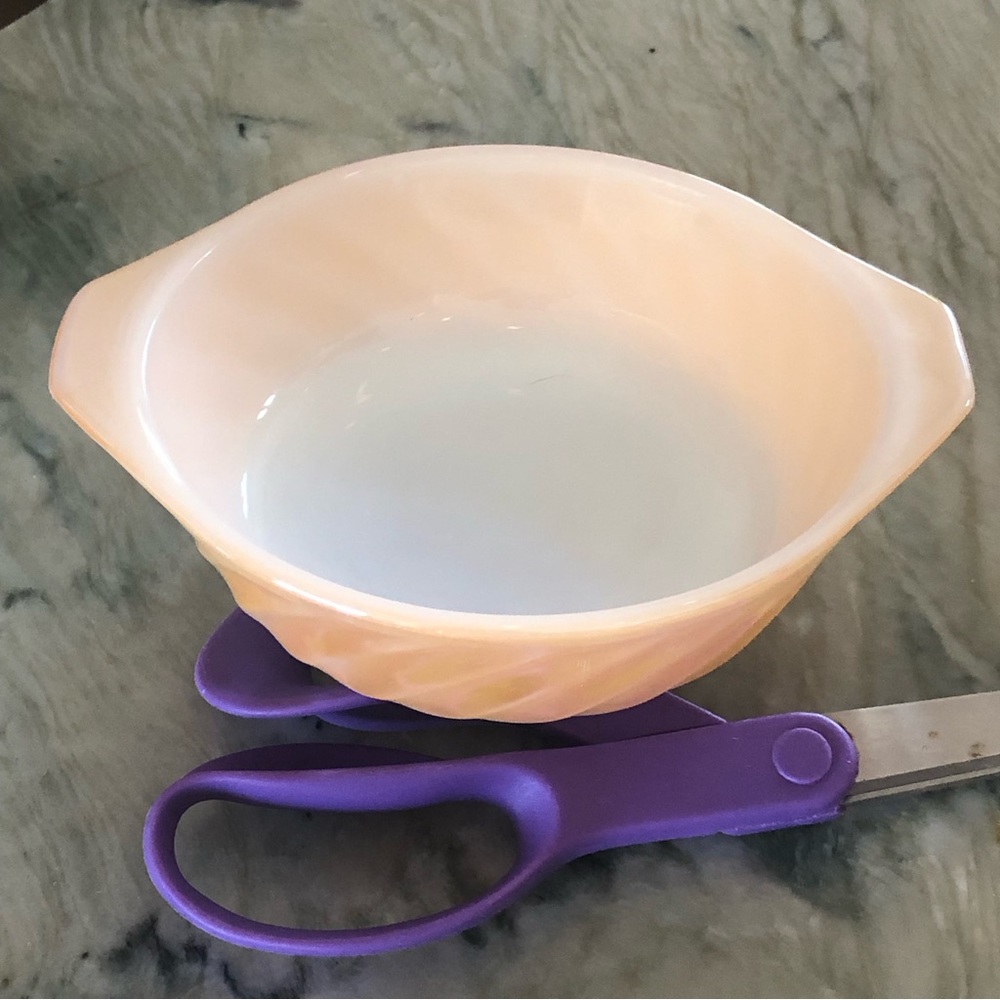 Vintage Anchor Hocking Fire King Bowls - Pearl Luster - set of 4 - Picture 2 of 7